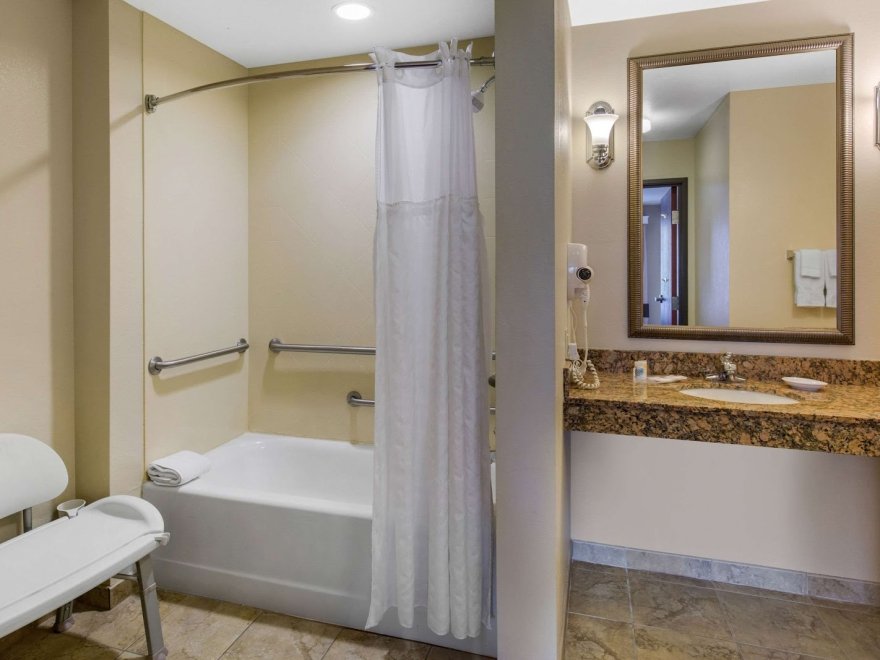 Comfort Suites