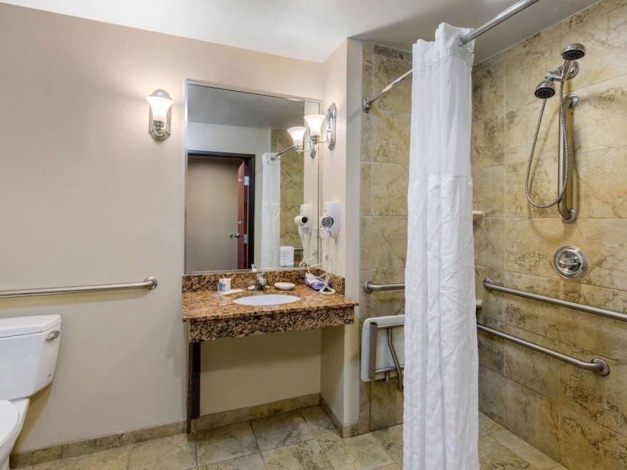 Comfort Suites