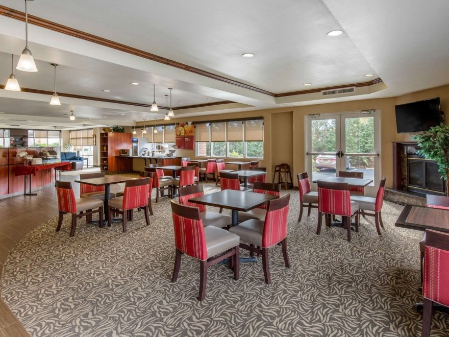 Comfort Suites