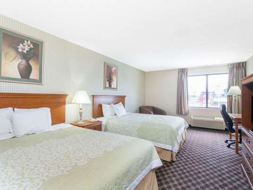 Days Inn & Suites by Wyndham Seaford